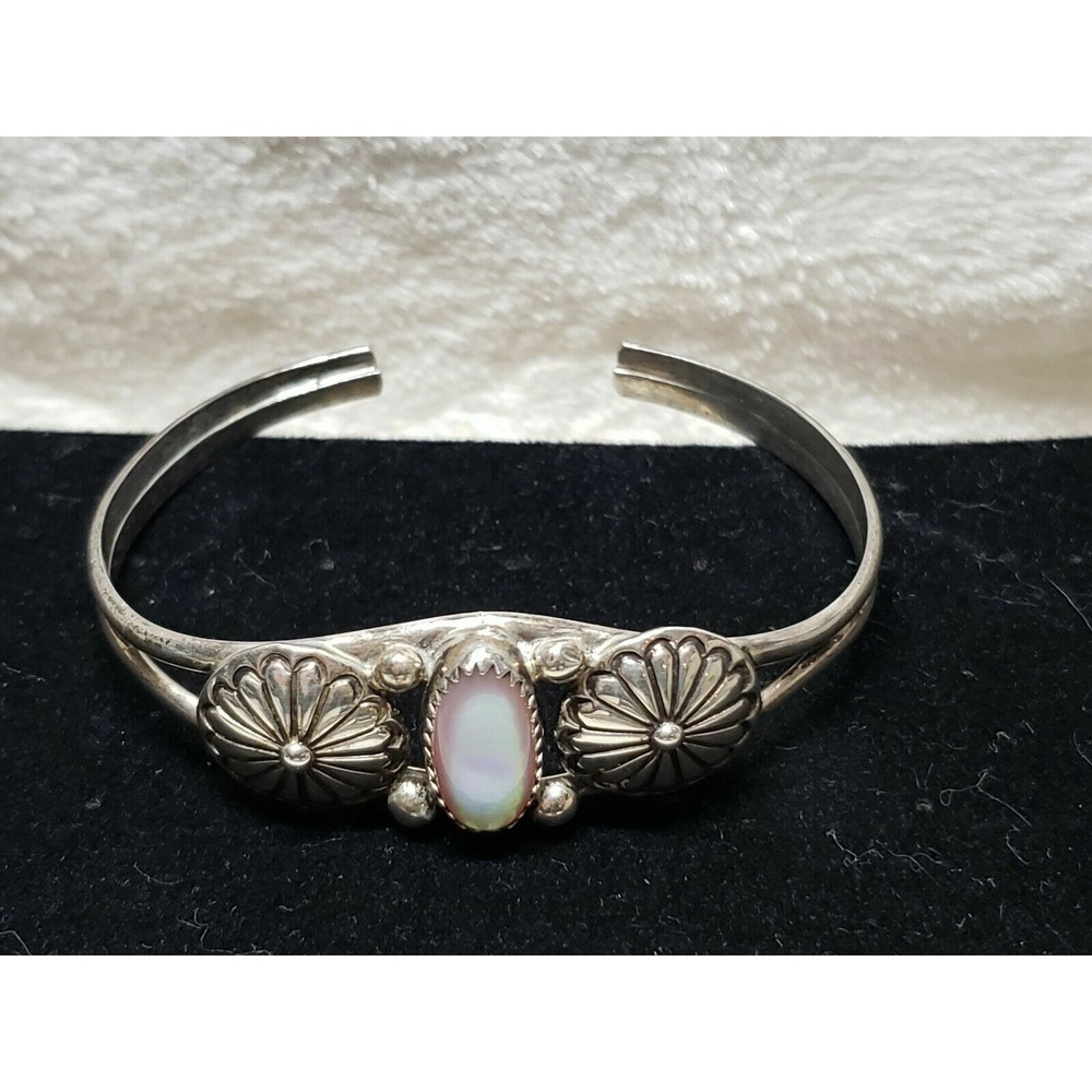 LOVELY NAVAJO ESTATE MOTHER OF PEARL STERLING SILVER CUFF BRACELET